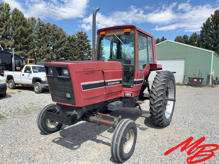 1982-international-3088-tractor-image-1