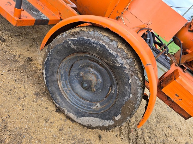 #2043-•-finn-bms-23-towable-straw-blower-image-23