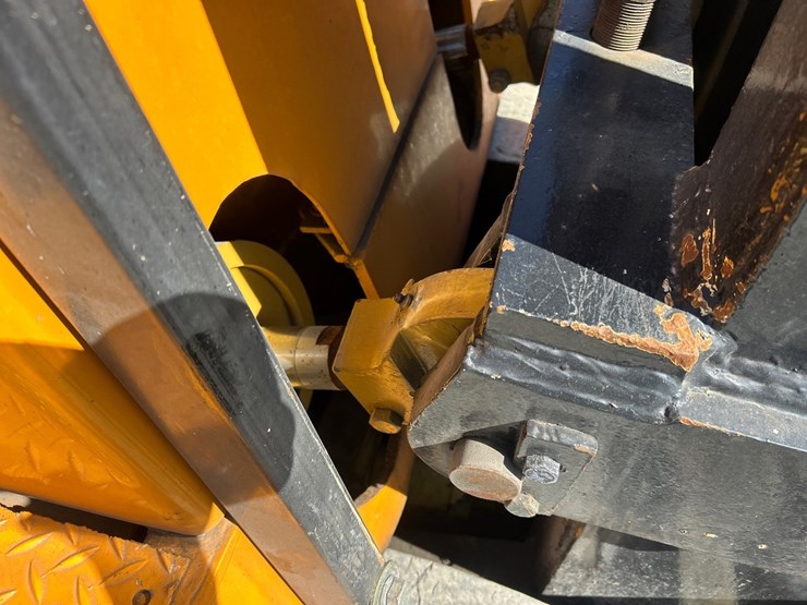 #5628-•-forklift-image-17