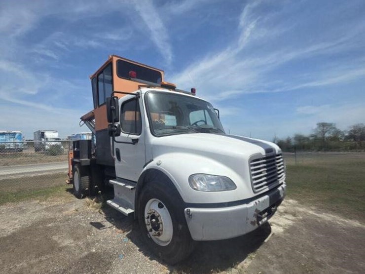 2018-freightliner-m2-106-image-2
