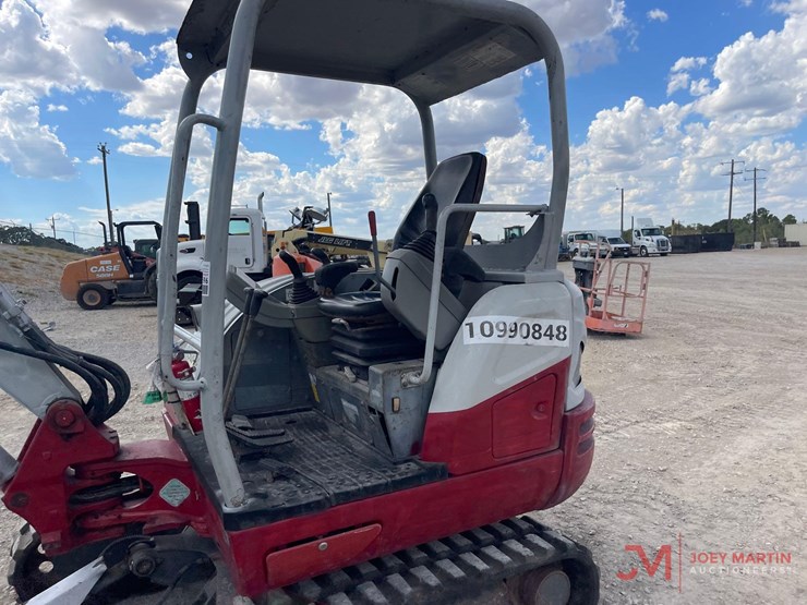 2019-takeuchi-tb240-mini-excavator-image-20