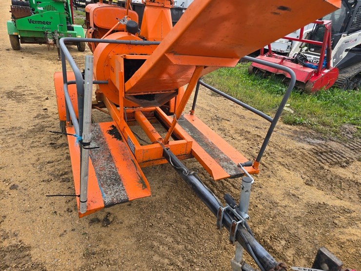 #2043-•-finn-bms-23-towable-straw-blower-image-9