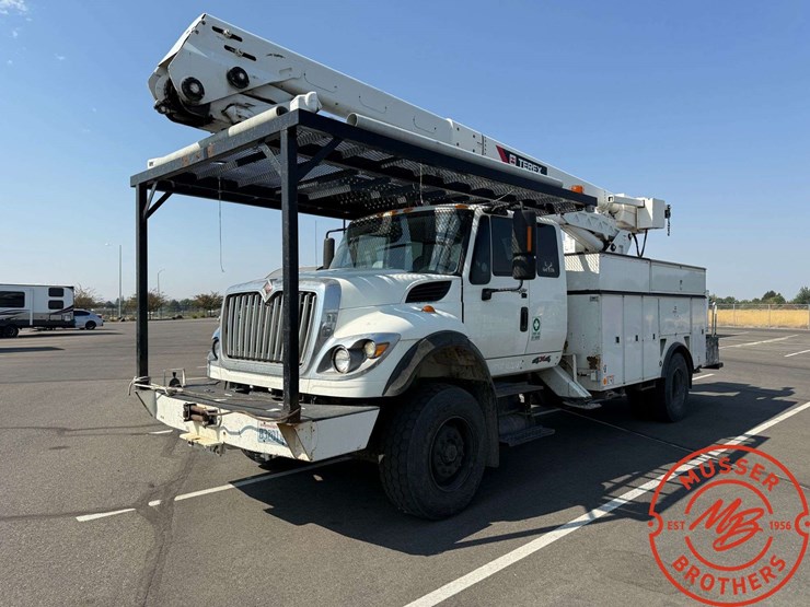 2014-international-7500-4x4-terex-bucket-truck-image-3