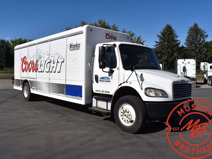 2007-freightliner-m2-106-image-11