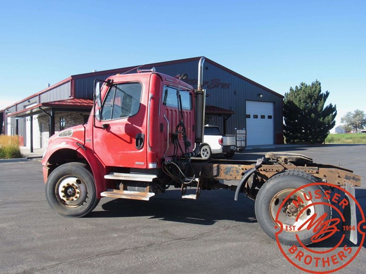 2003-freightliner-fl70-image-5