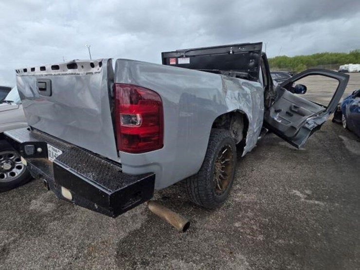 07-chev-pk-1gchc24k27e579460-image-2