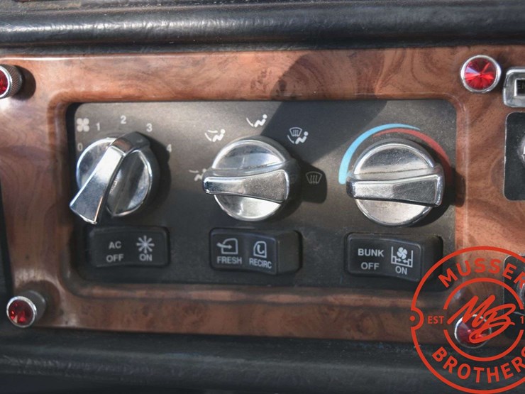 2005-peterbilt-379-image-52