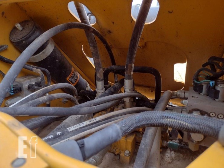 2018-deere-524kii-image-37