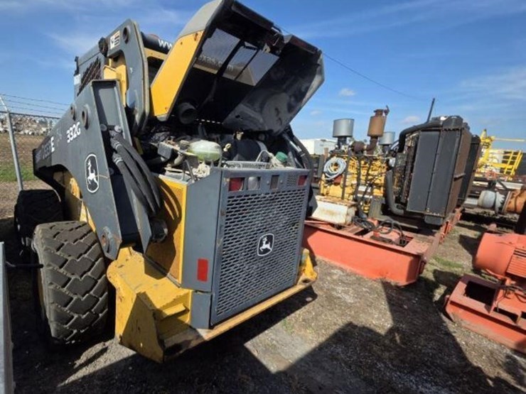 2018-deere-332g-image-3