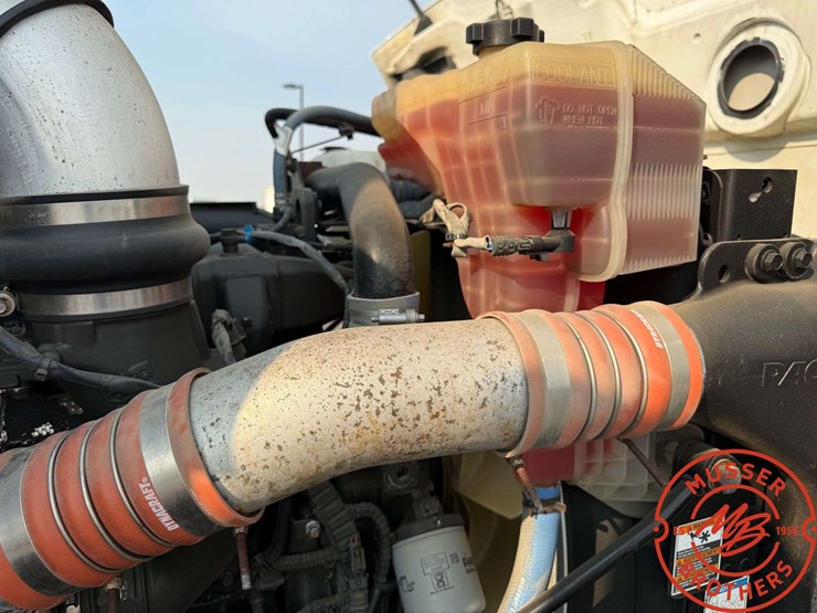 2015-peterbilt-579-image-29