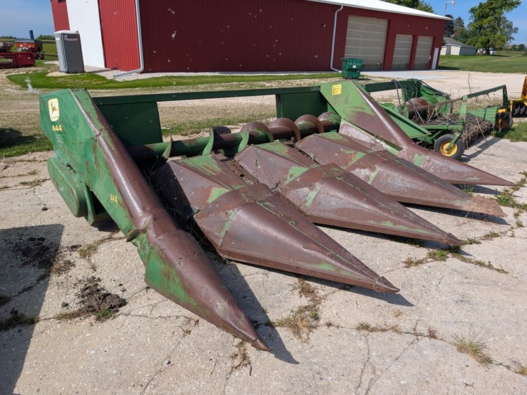john-deere-444-image-7