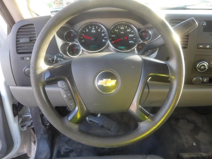 2013-chevrolet-2500-image-12