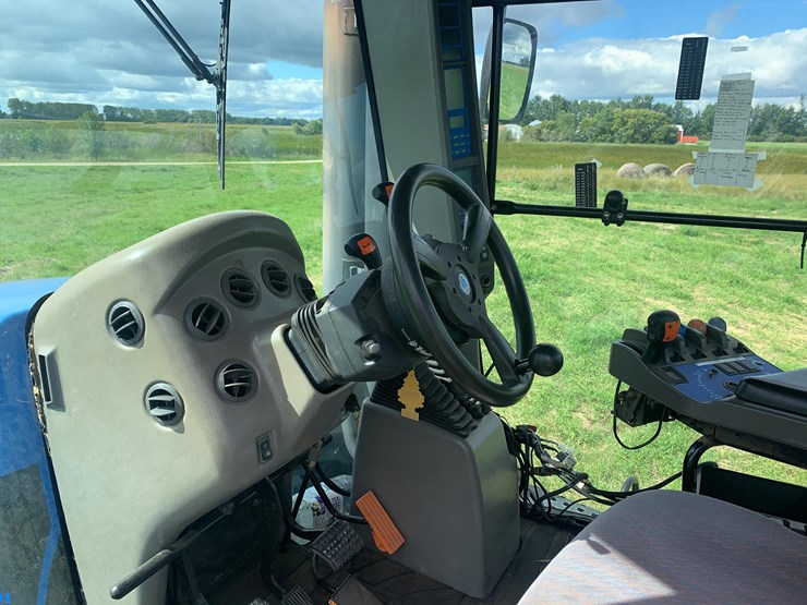 2004-new-holland-tj375-image-40