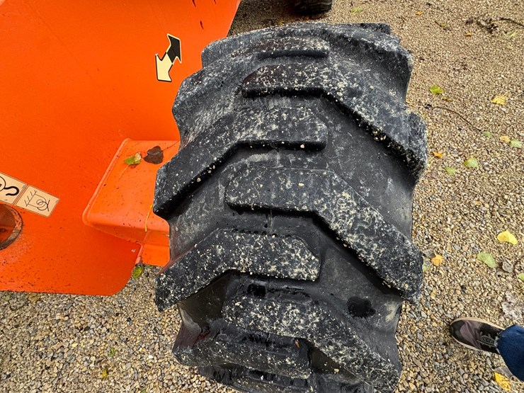 2011-jlg-600s-image-50