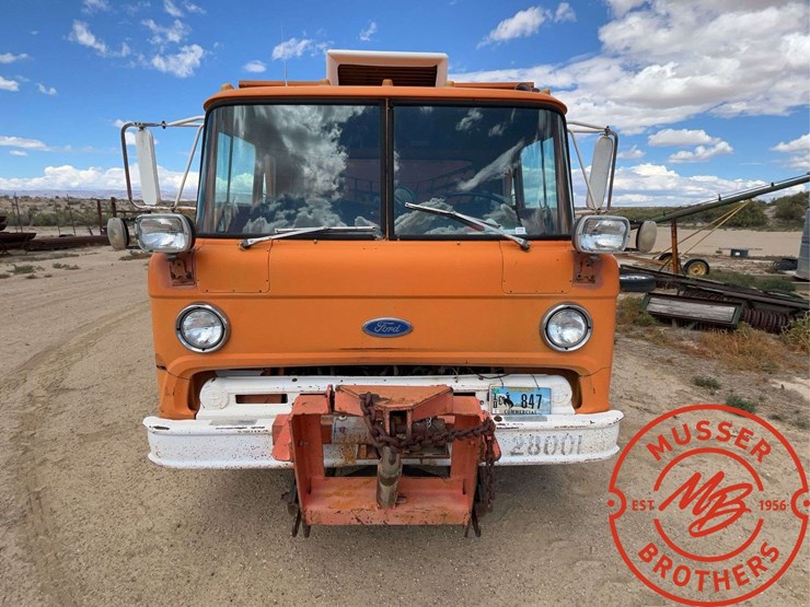 1985-ford-800-image-8