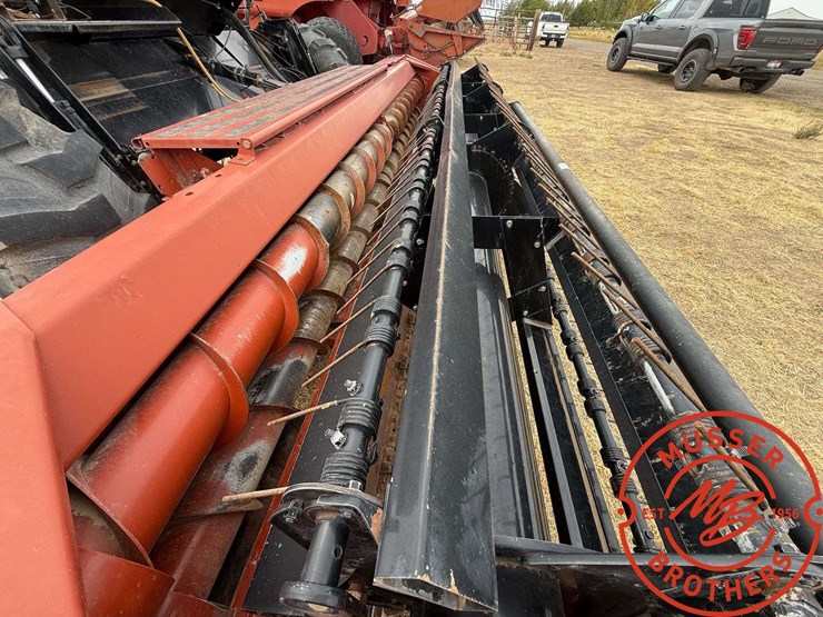 hesston-8450-image-9