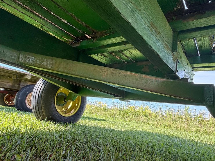#2456-•-john-deere-1065a-running-gear-hydraulic-dump-flat-rack-image-9