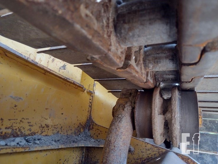 2015-deere-650k-lgp-image-18