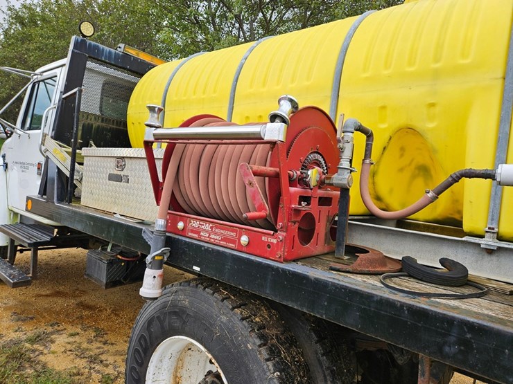#2079-•-1988-international-water-truck-image-29