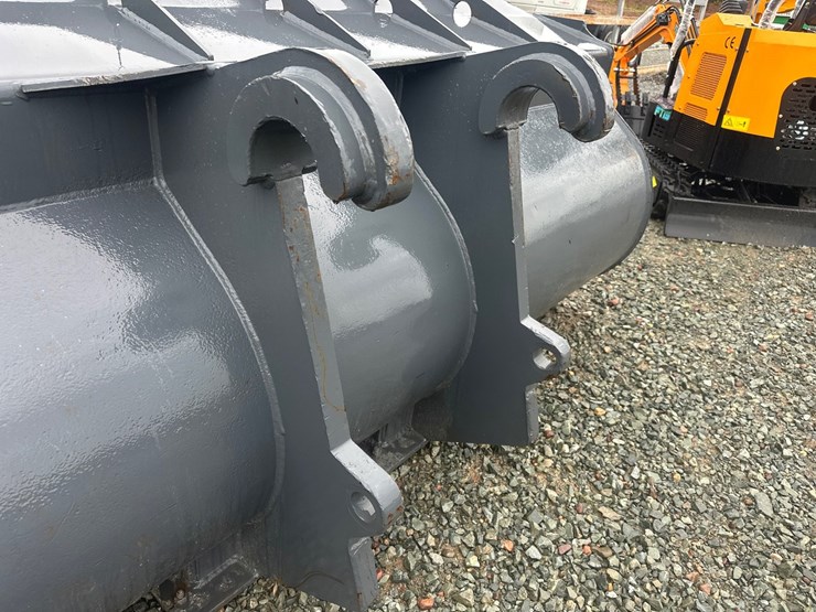 #5619-•-approx-120"-loader-bucket-image-7