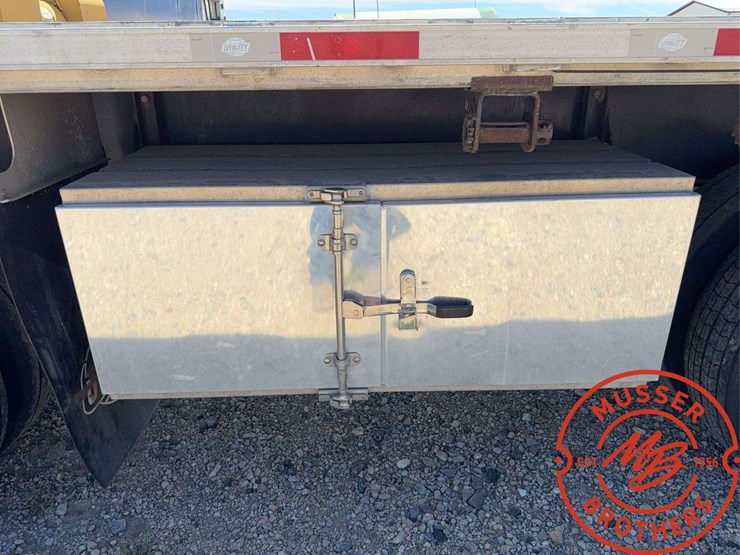 2020-utility-flatbed-image-13