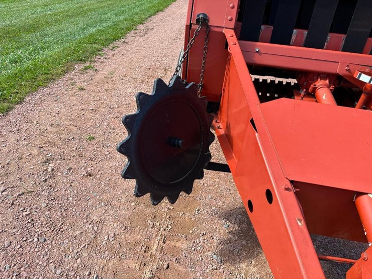 hesston-730-image-12