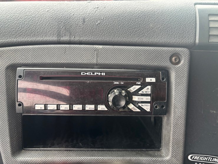 2013-freightliner-cascadia-125-image-61