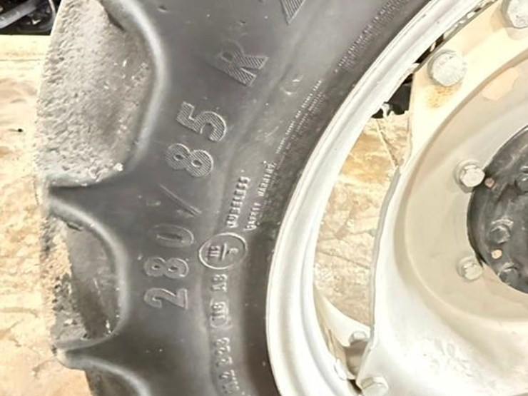 2014-case-ih-farmall-85c-image-13