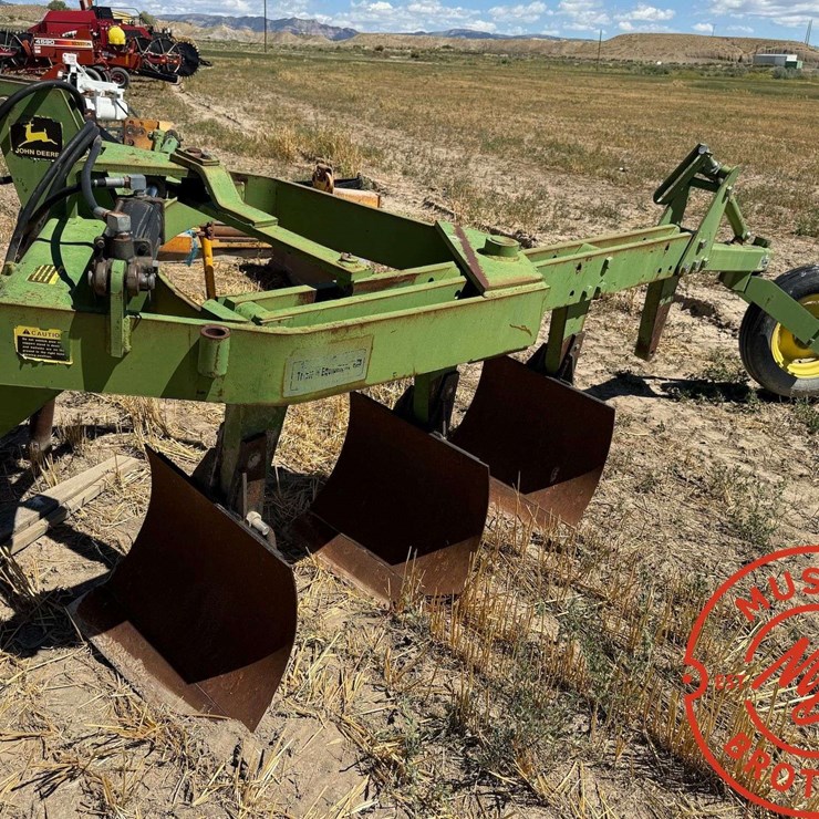 JOHN DEERE 3945