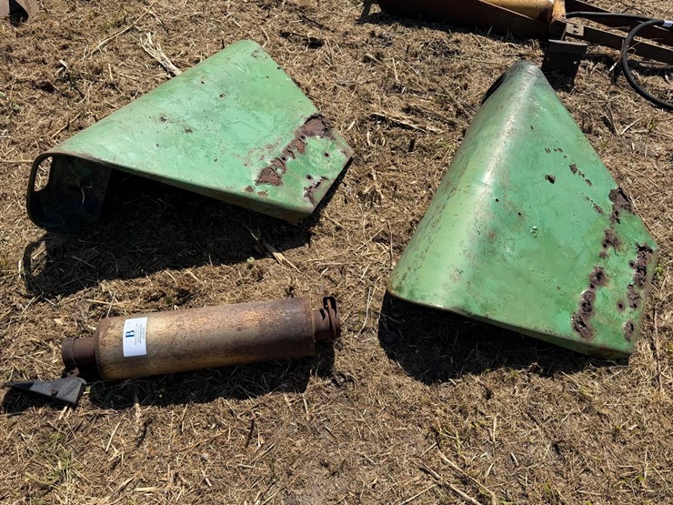 #2498-•-john-deere-fenders-&-muffler-image-1