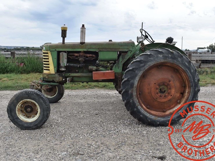 1957-oliver-77-row-crop-tractor-image-4