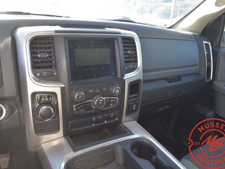 2020-ram-1500-slt-image-23