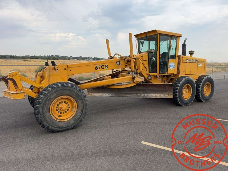 deere-670b-image-1