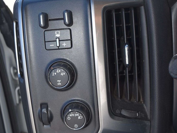 2015-chevrolet-3500hd-image-38