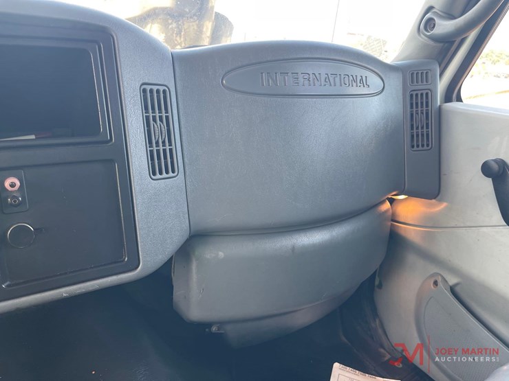 2005-international-7600-t/a-box-truck-image-22