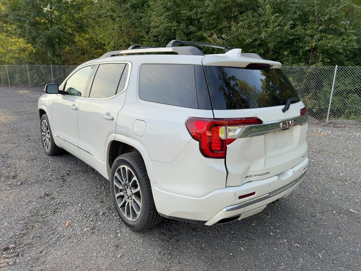 2022-gmc-acadia-denali-image-4