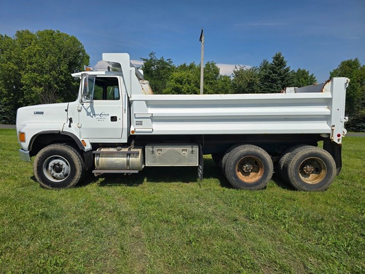 1995-ford-l8000-image-2