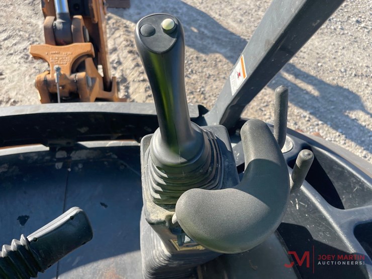 2020-case-580n-ep-loader-backhoe-image-24