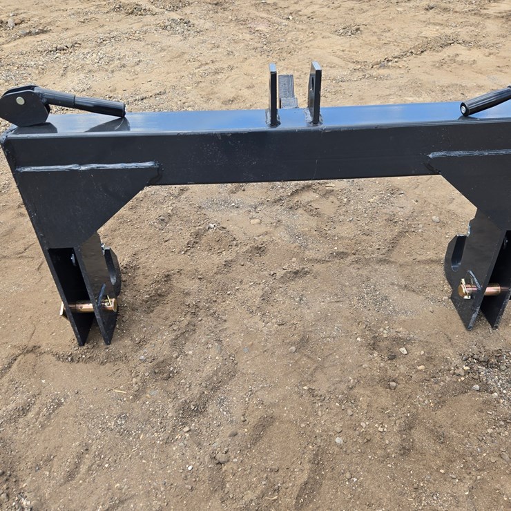 #2245 • (Edmore)class 2 tractor quick hitch