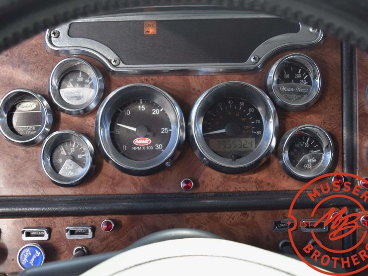 2005-peterbilt-379-image-48