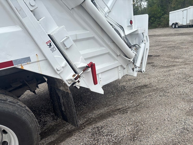 2009-gmc-7500-image-53