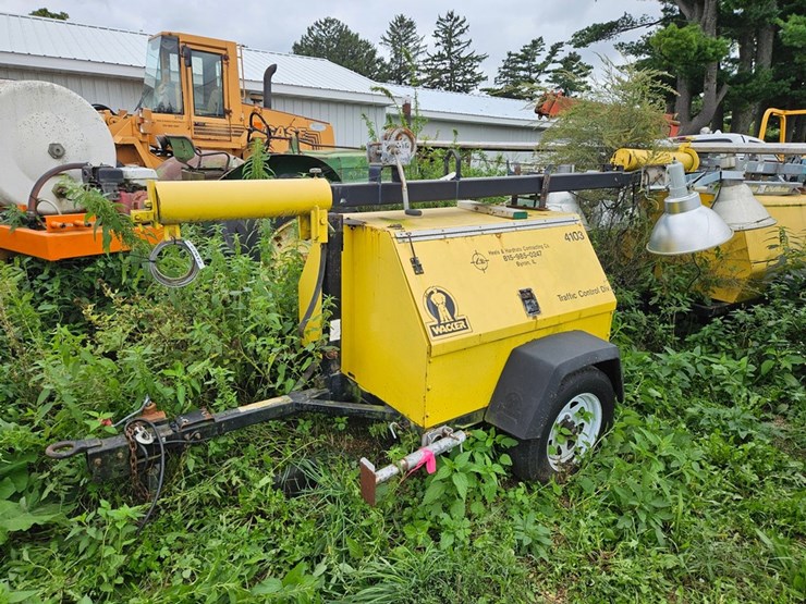 #2072-•-wacker-neuson-towable-light-tower-image-1