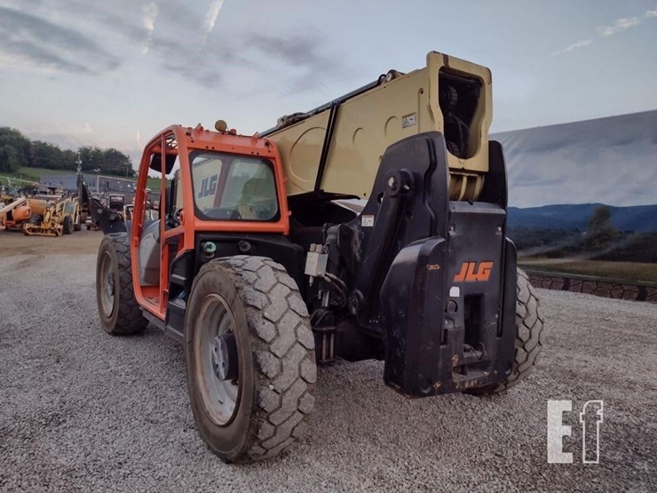 2017-jlg-1055-image-34
