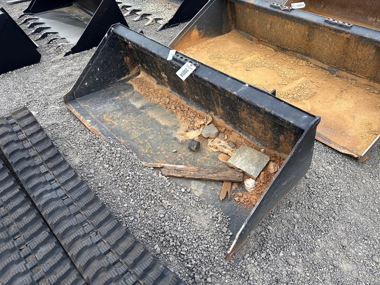#2036-•-trubilt-66"-skid-steer-smooth-bucket-image-1