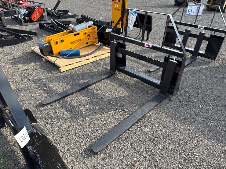 #1089-•-48"-skid-steer-pallet-forks-image-1