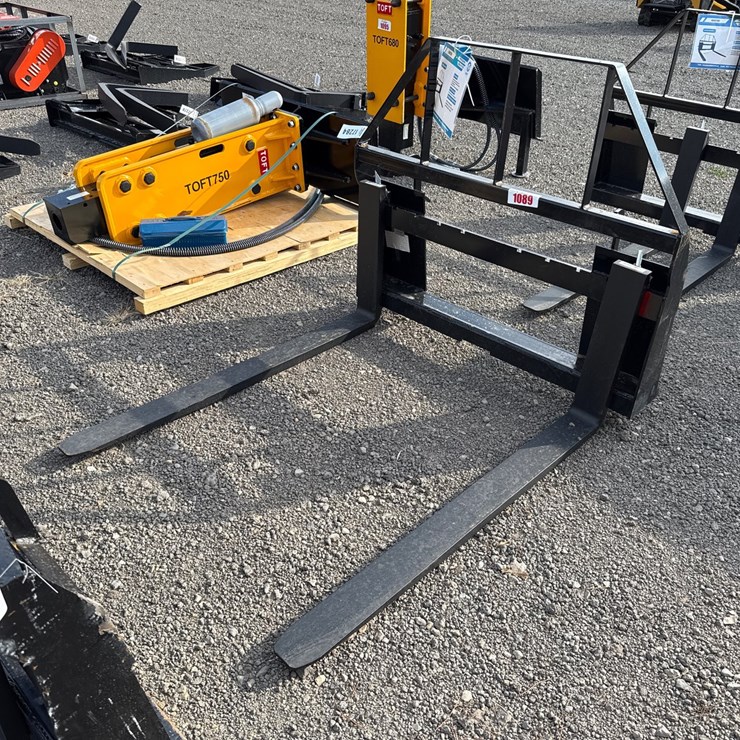 #1089 • 48" SKID STEER PALLET FORKS