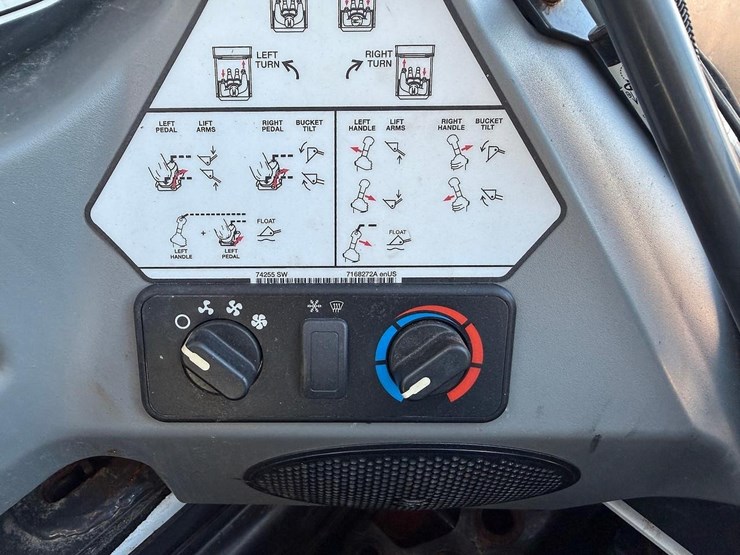 2017-bobcat-s550-image-17
