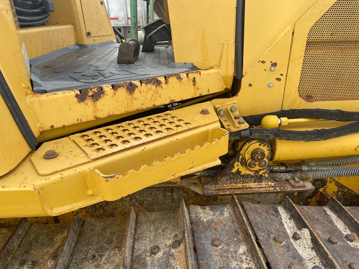 2005-caterpillar-d3g-xl-image-20