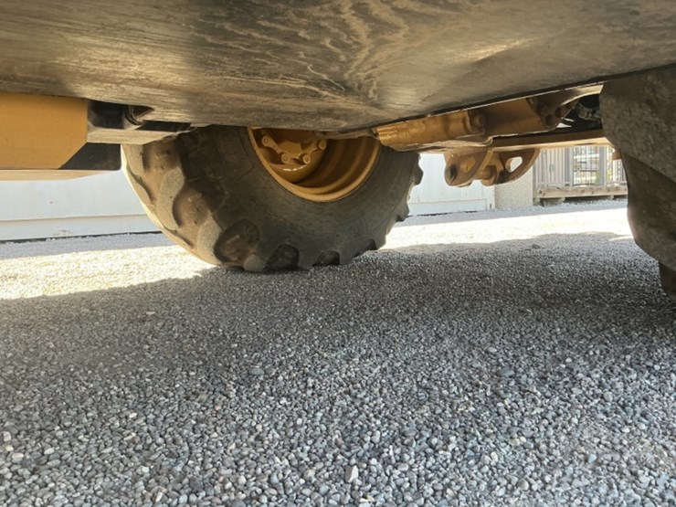 2019-caterpillar-420f2-it-image-33