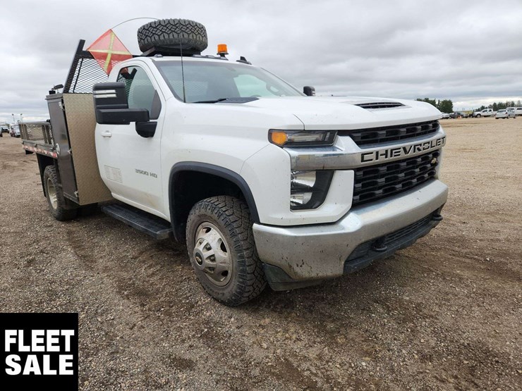2021-chevrolet-silverado-3500hd-image-2
